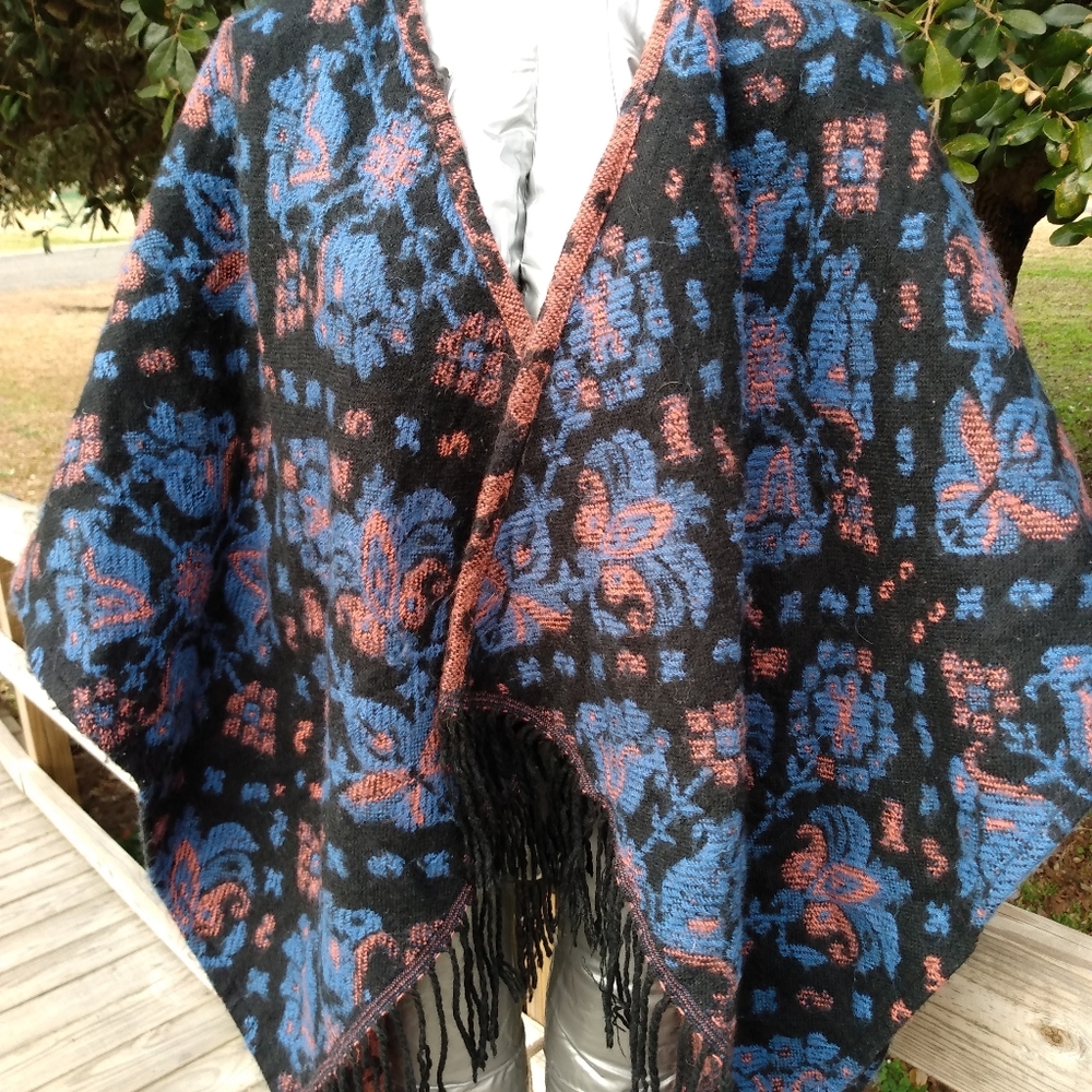 Cape - Picture 2 of 2